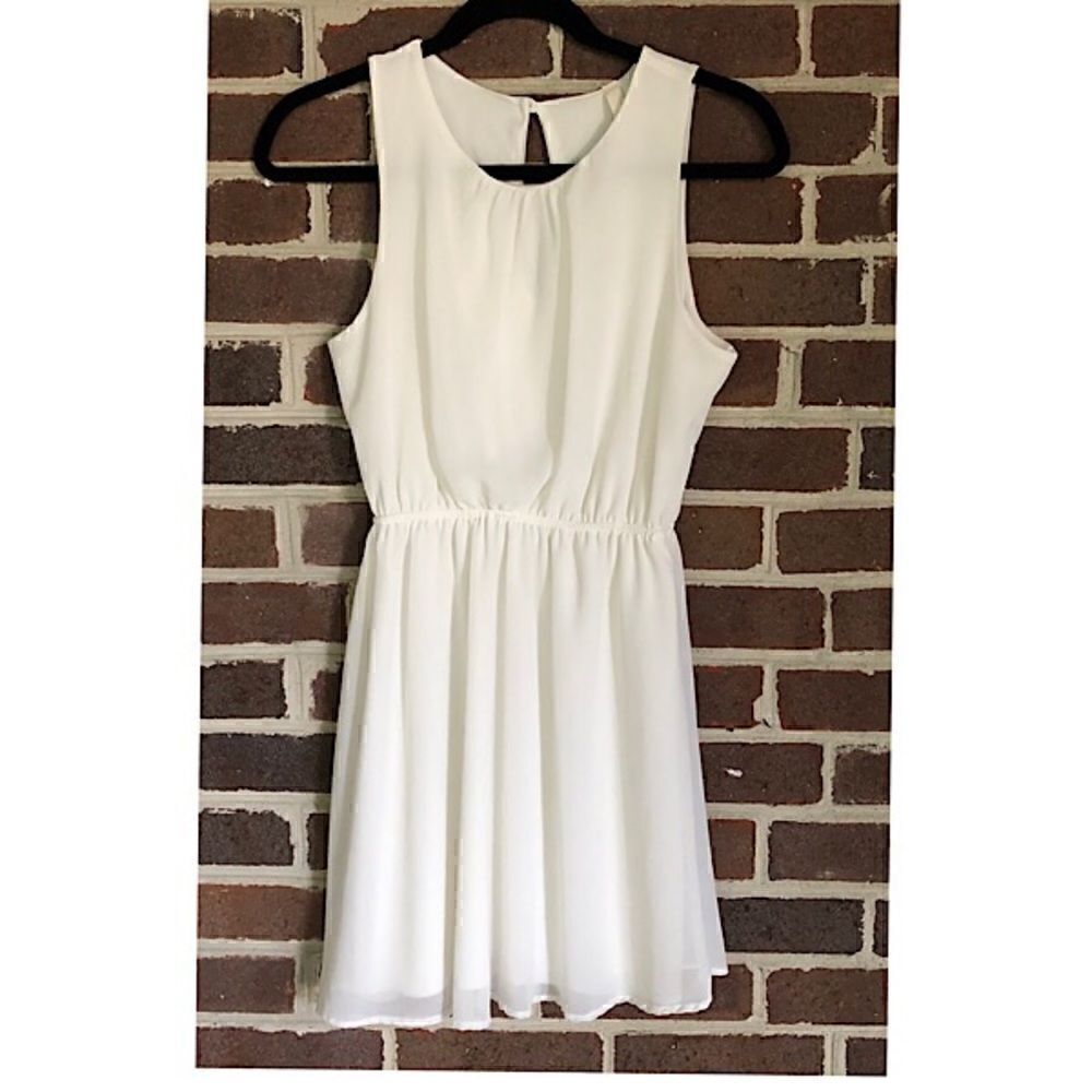 Tyche White Dress Size Small